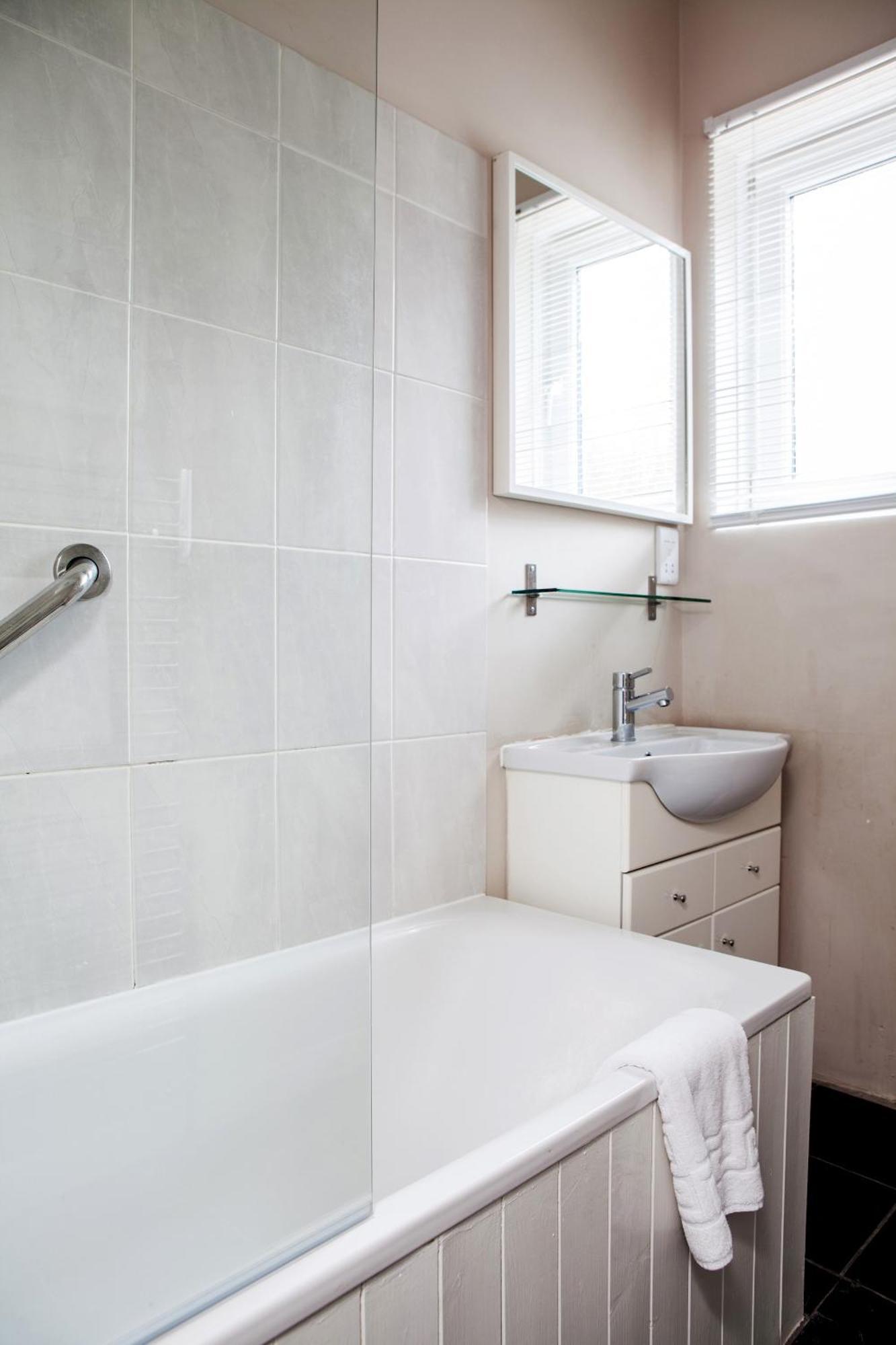 לונדון Madison Hill - Bedford Hill 1 - One Bedroom Flat מראה חיצוני תמונה